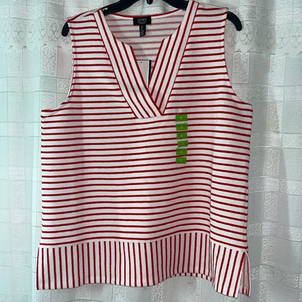 Jones New York - White and Red stripes Sleeveless Tank Top with Plunge Neckline